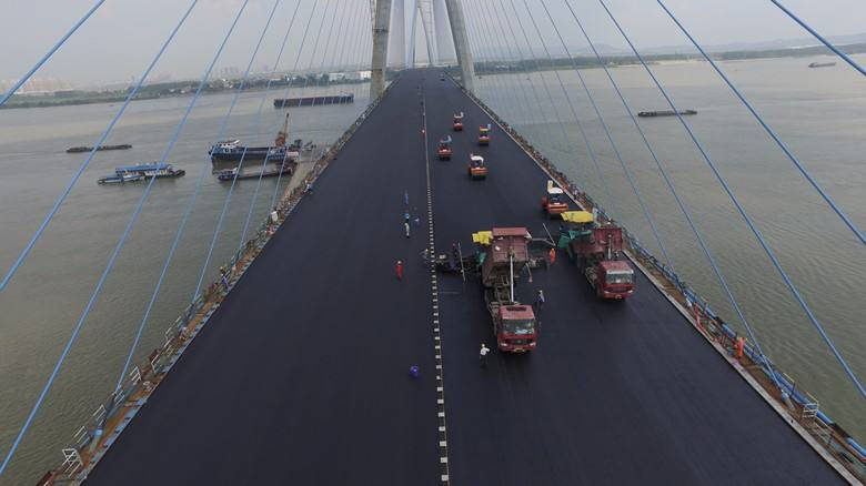 环氧沥青混凝土钢桥面铺装