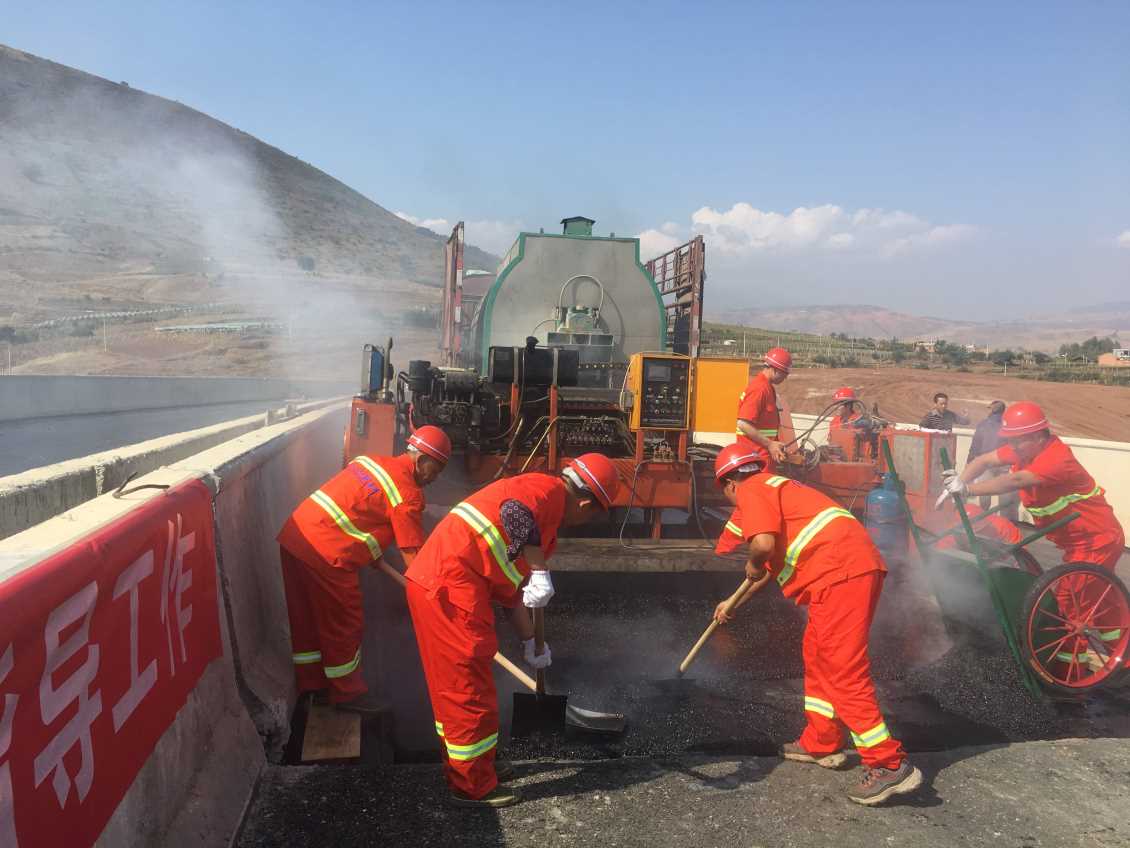 大永高速钢桥面铺装