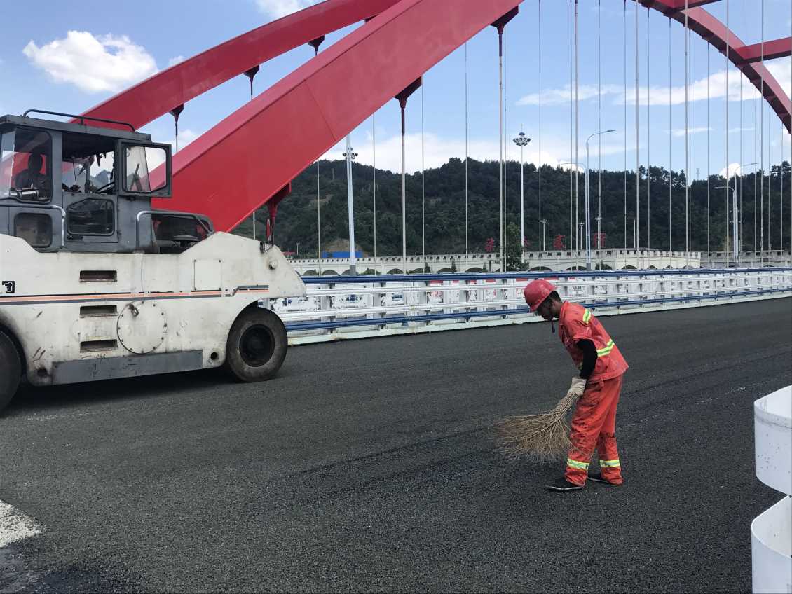 贵阳三都三郎大桥钢桥面铺装