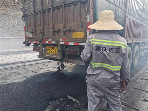 AF溶剂型防水粘结剂+浇筑式沥青混凝土铺装